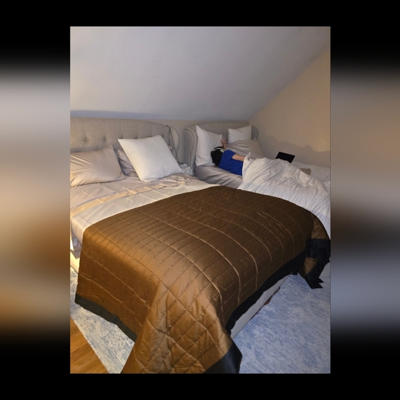 We started selling on Poshmark as " AWE" Aiden, Wana and Eamon! - Picture 14 of 16